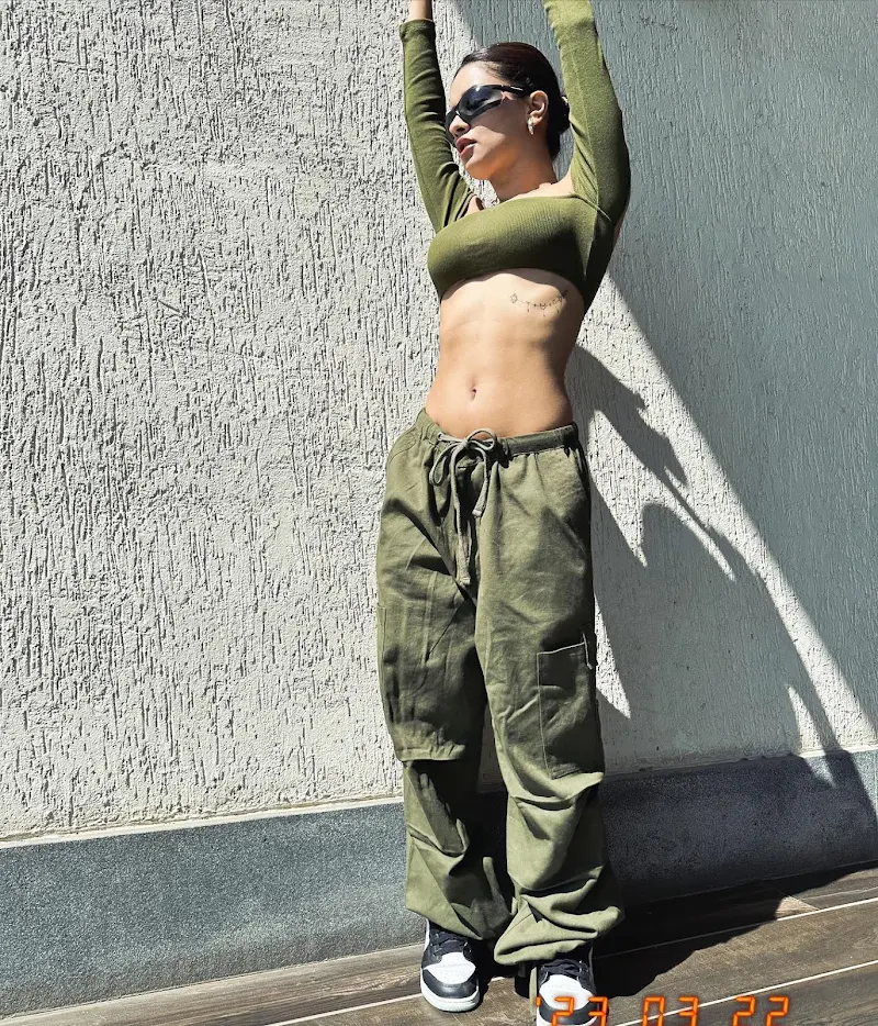 avneet kaur navel tiny top pants avneet kaur navel tiny top pants