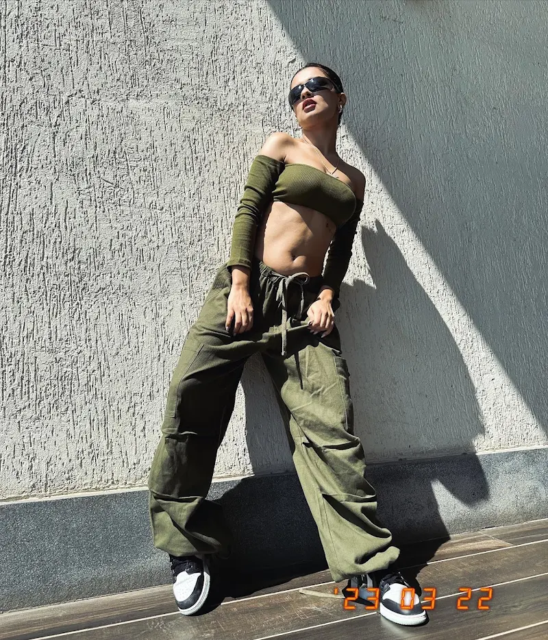 avneet kaur navel tiny top pants avneet kaur navel tiny top pants