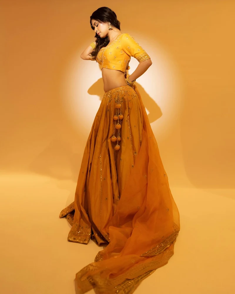 avneet kaur navel yellow lehanga