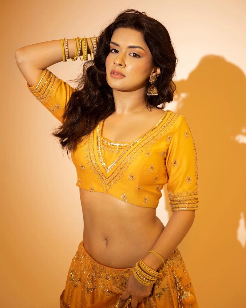 avneet kaur navel yellow lehanga