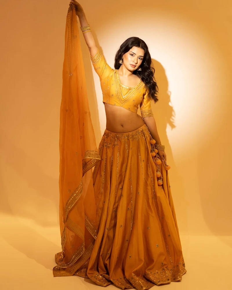 avneet kaur navel yellow lehanga