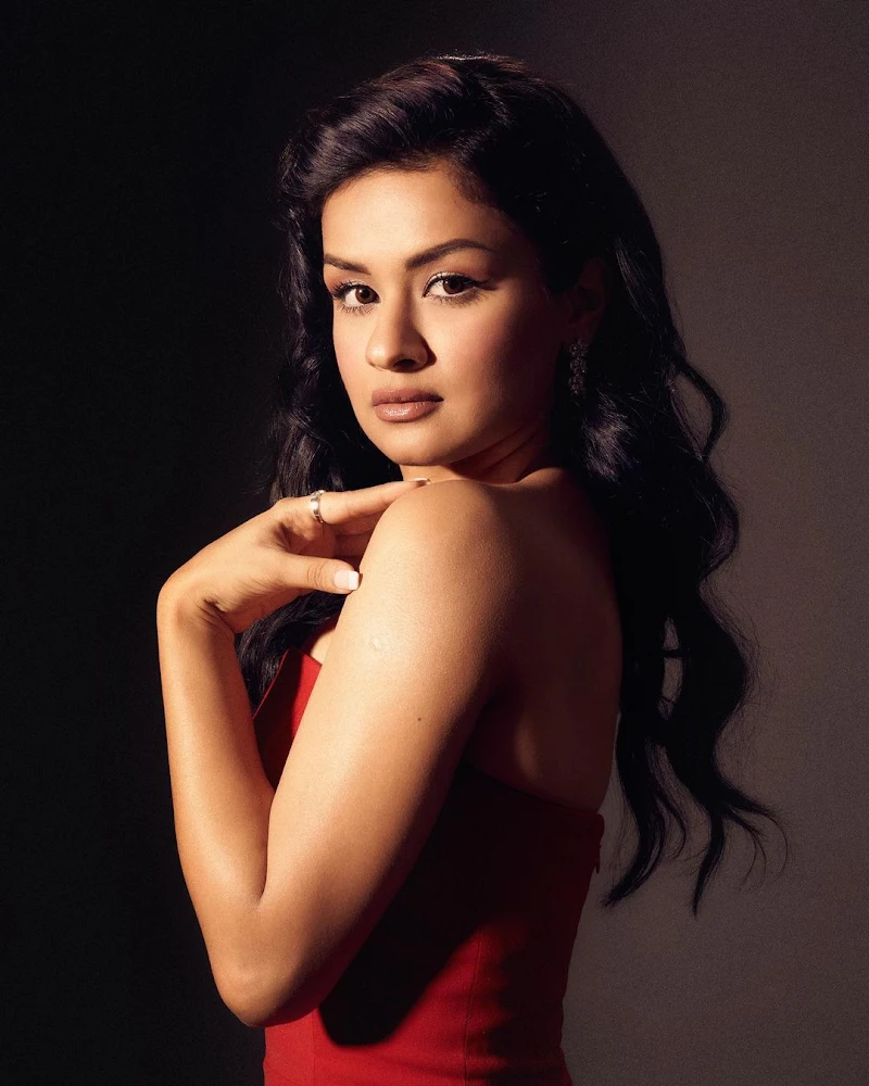 Avneet Kaur red high slit dress curvy actress Avneet Kaur red high slit dress curvy actress