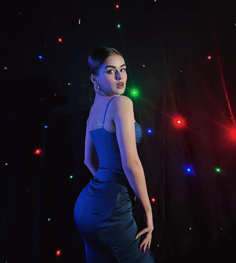 Avneet Kaur tight dress curvy body cleavage