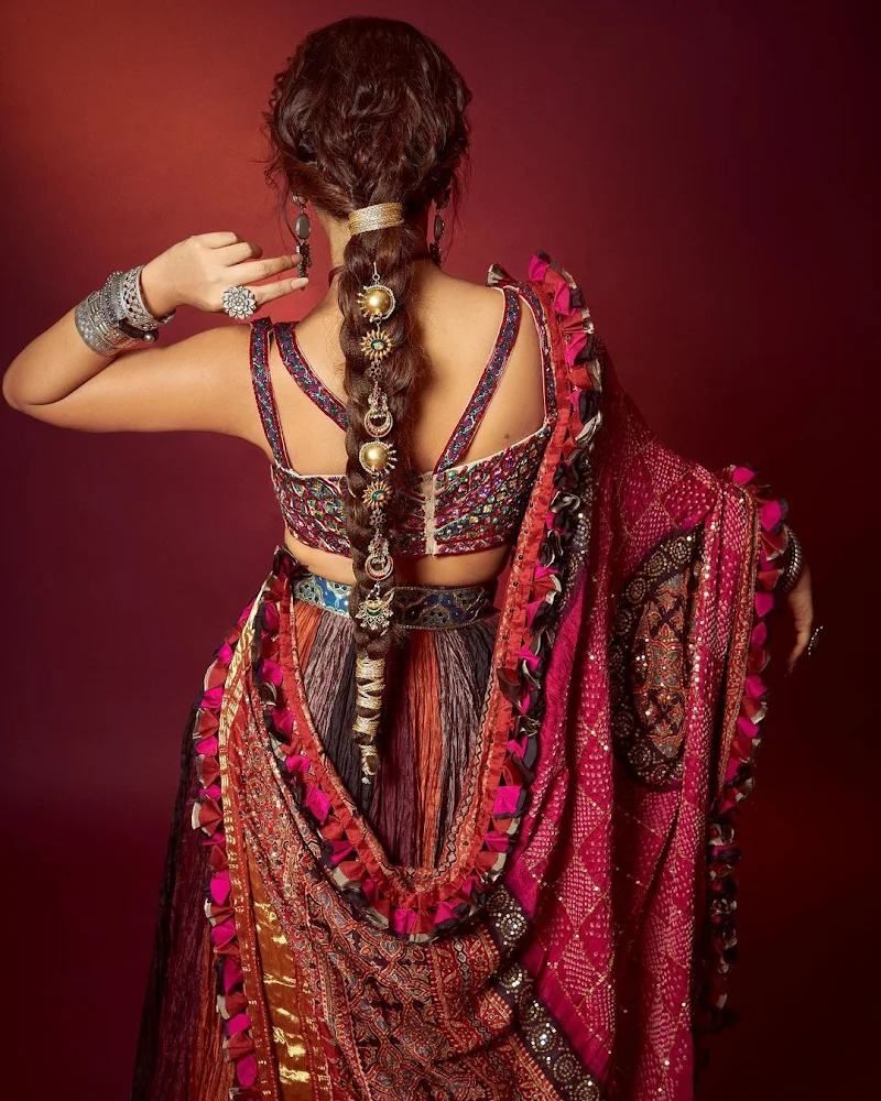 Bhumi Pednekar cleavage indian outfit