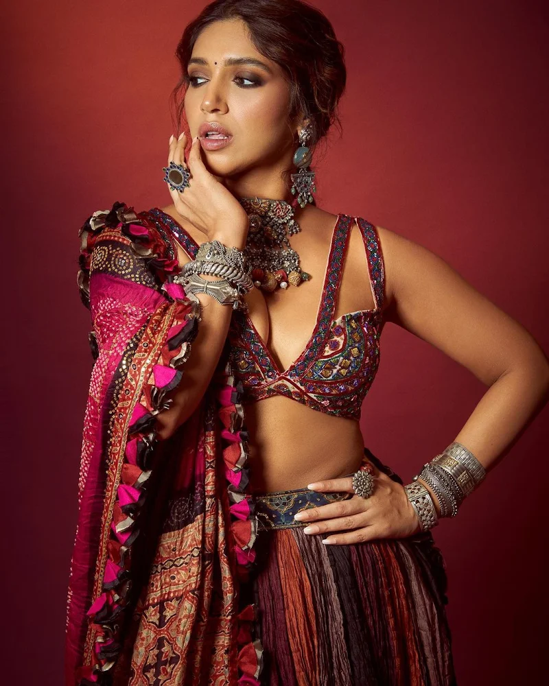 Bhumi Pednekar cleavage indian outfit