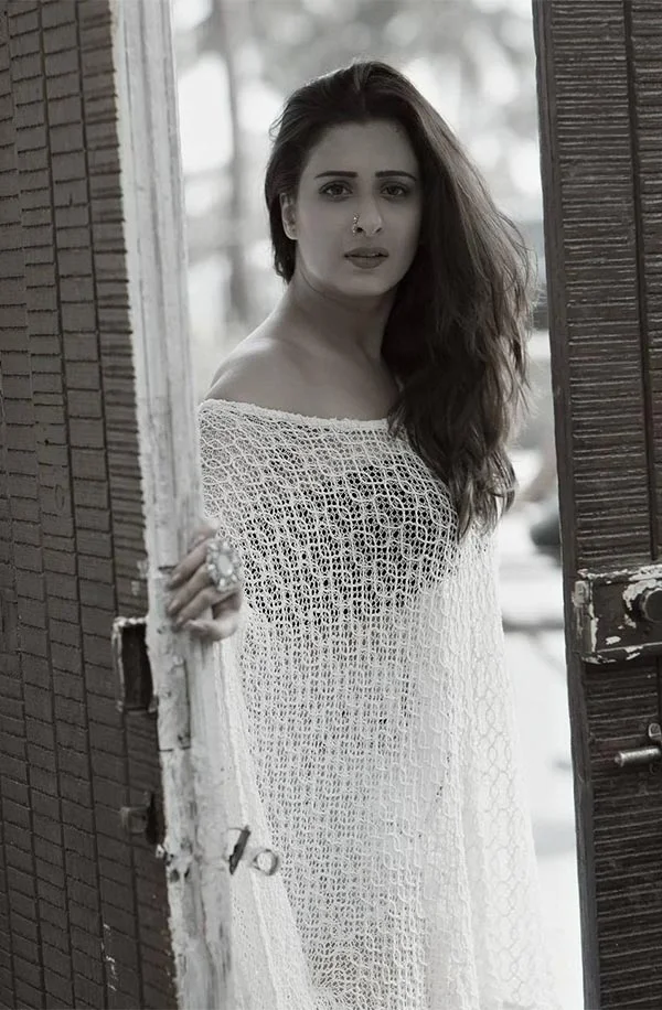 Cheshta Bhagat hot actress shades of love