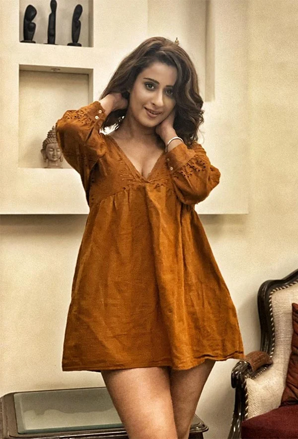 Cheshta Bhagat hot actress shades of love