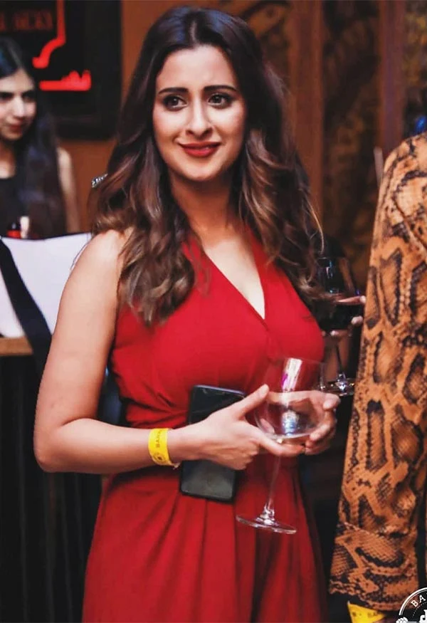 Cheshta Bhagat hot actress maaya 3