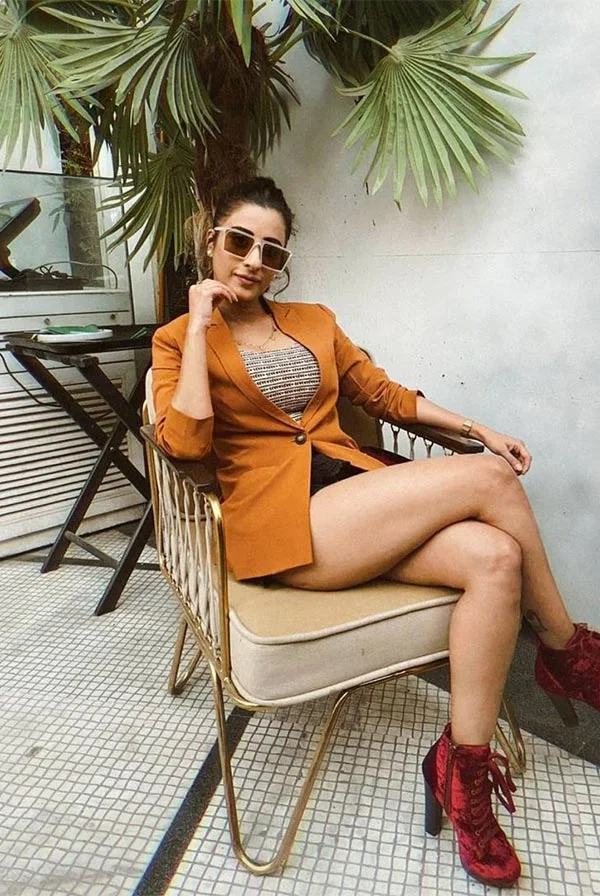 Cheshta Bhagat sexy legs hot actress