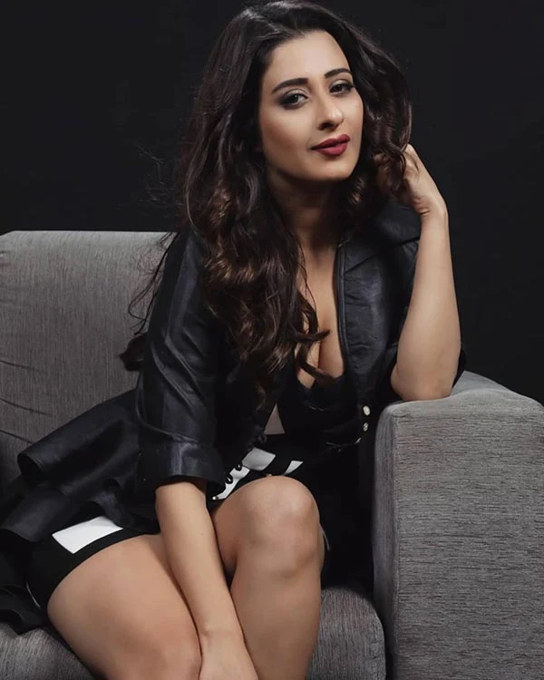 Cheshta Bhagat sexy legs hot actress