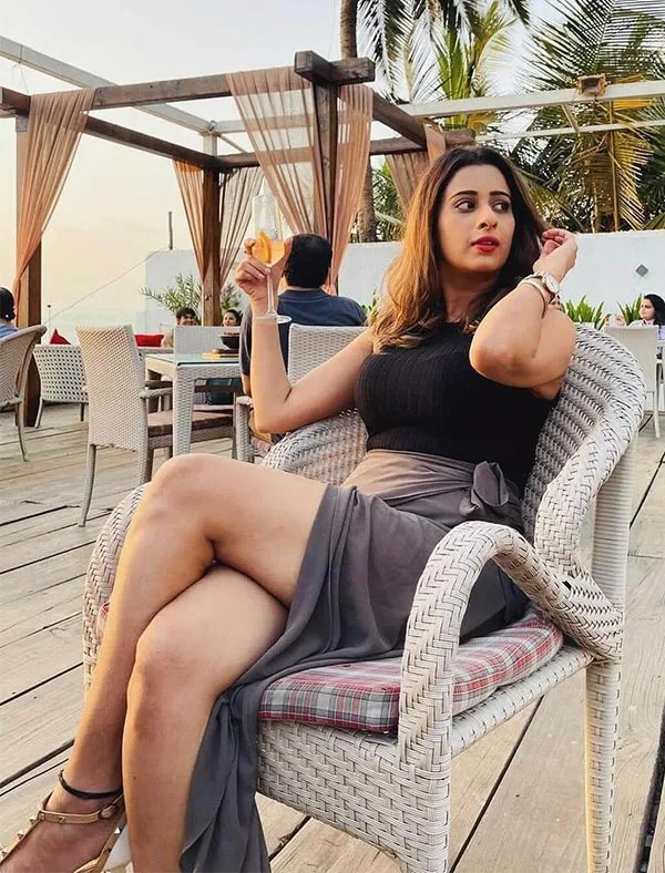 Cheshta Bhagat sexy legs hot actress