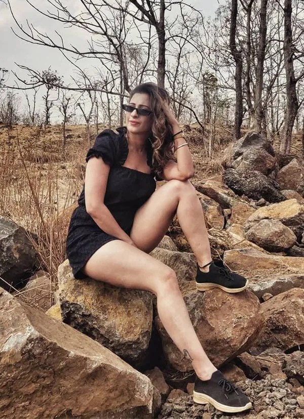 Cheshta Bhagat sexy legs hot actress