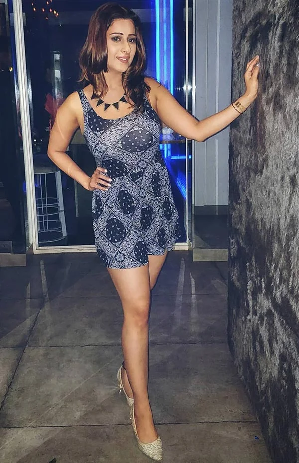 Cheshta Bhagat sexy legs hot actress