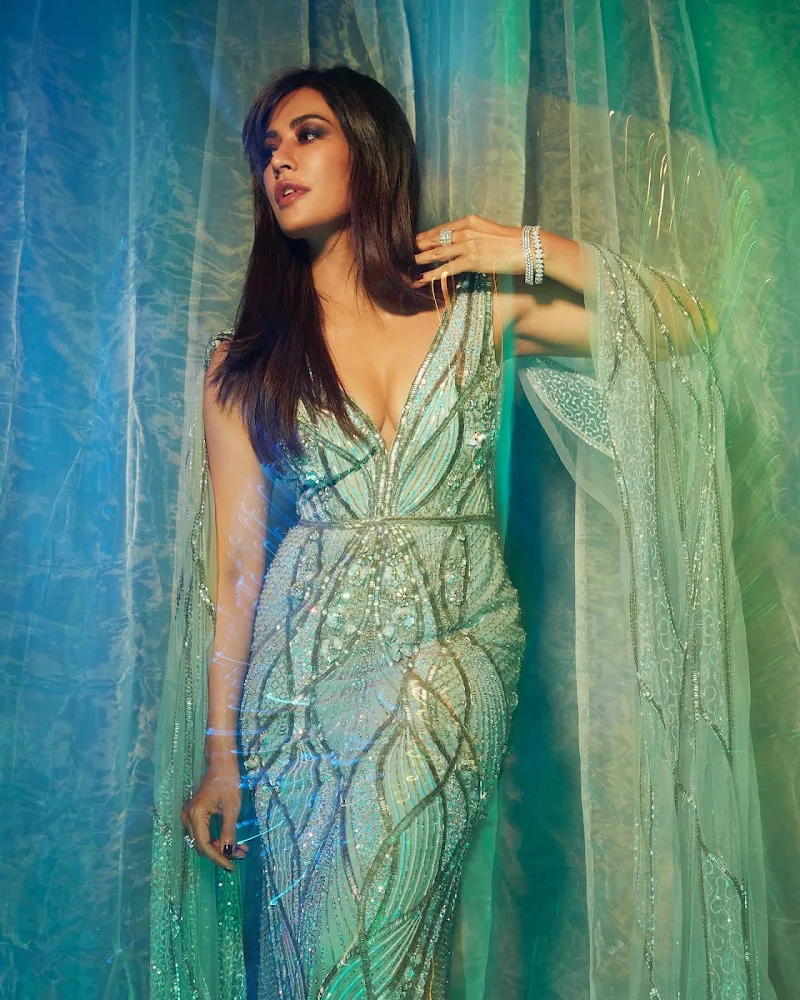 chitrangada singh cleavage curvy hot bollywood actress chitrangada singh cleavage curvy hot bollywood actress