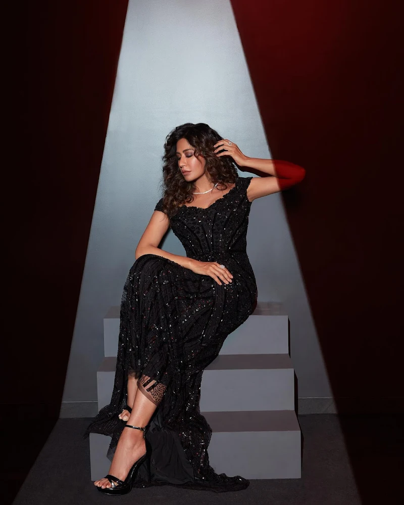 Chitrangada Singh curvy tight fit black dress Chitrangada Singh curvy tight fit black dress
