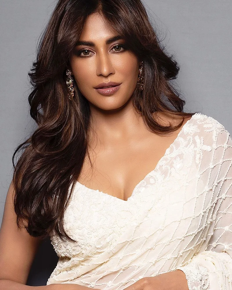 Chitrangada Singh white saree cleavage Chitrangada Singh white saree cleavage