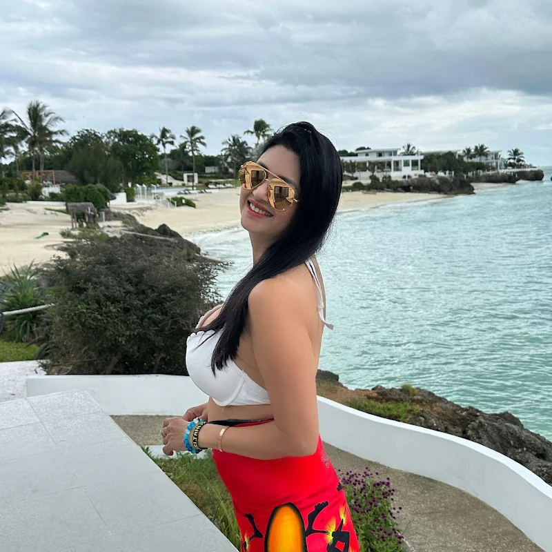 Deepti Bhatnagar cleavage white bikini hot actress Deepti Bhatnagar cleavage white bikini hot actress