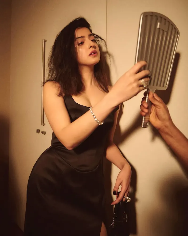 Divya Khosla Kumar hot black dress Divya Khosla Kumar hot black dress