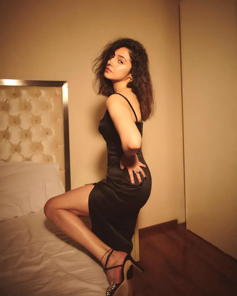 Divya Khosla Kumar hot black dress Divya Khosla Kumar hot black dress
