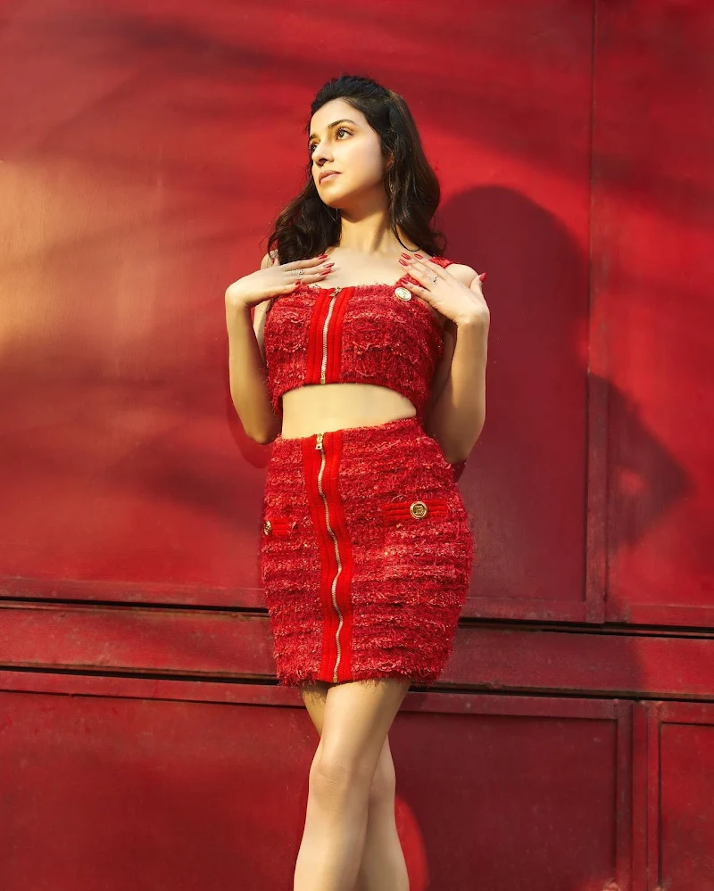 divya khosla kumar red dress sexy legs body divya khosla kumar red dress sexy legs body