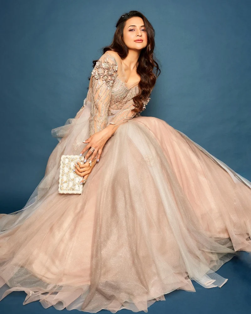 Divyanka Tripathi stylish hot actress Divyanka Tripathi stylish hot actress