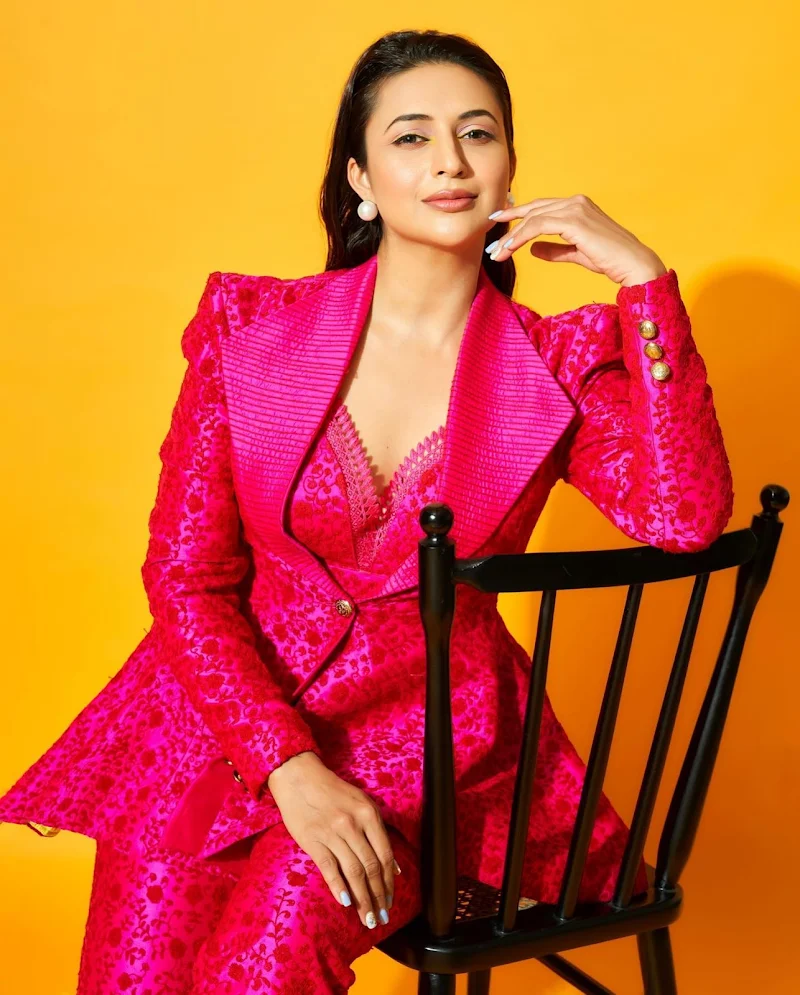 Divyanka Tripathi stylish hot actress Divyanka Tripathi stylish hot actress