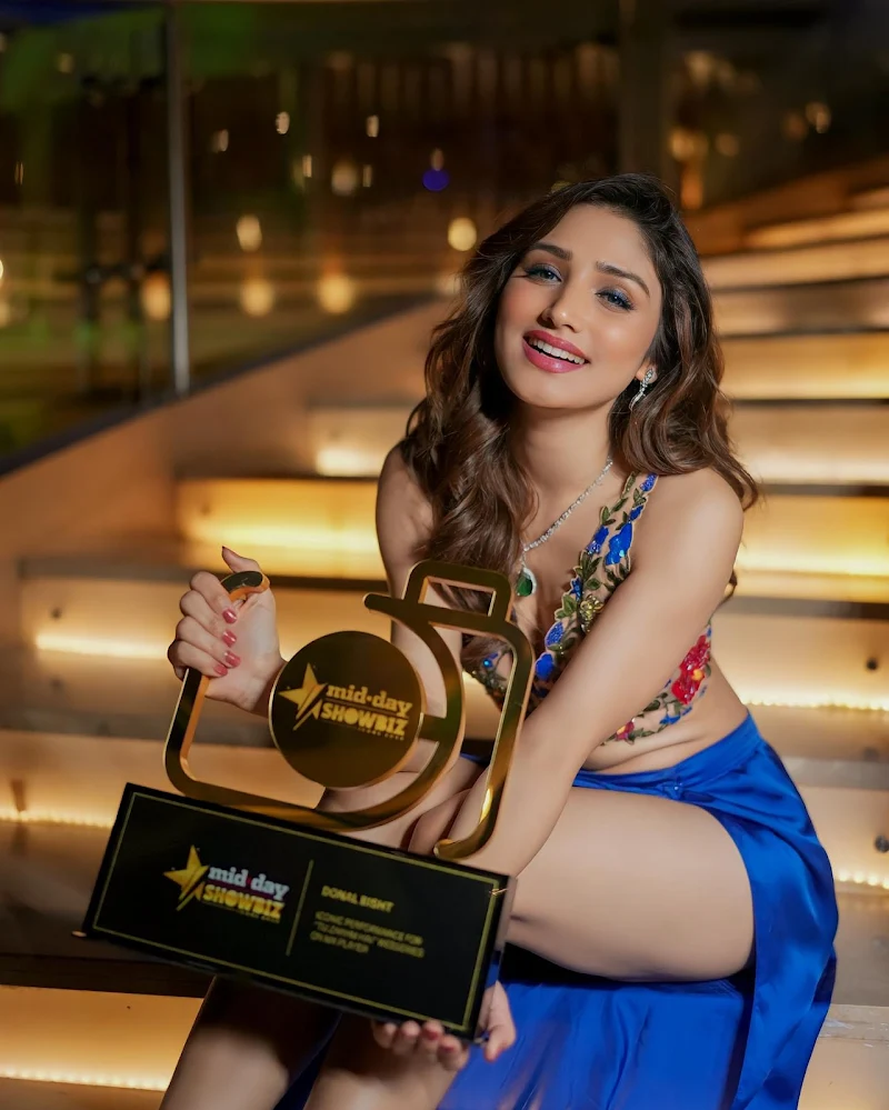 Donal Bisht high slit sexy legs hot actress Donal Bisht high slit sexy legs hot actress