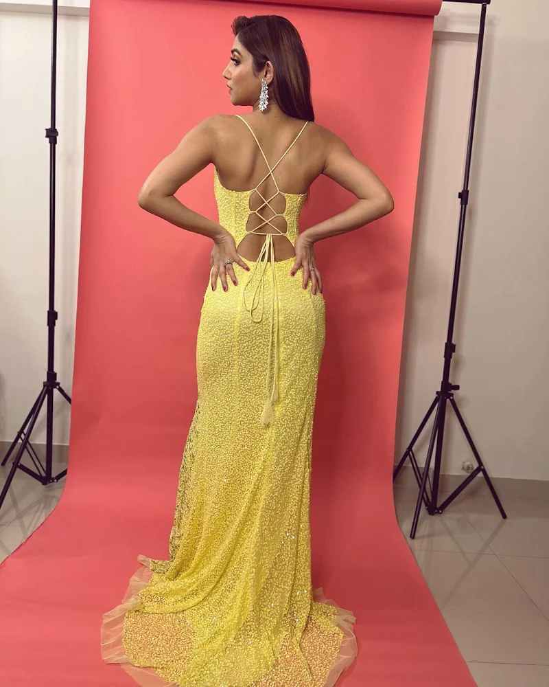 Donal Bisht yellow dress filmfare awards Donal Bisht yellow dress filmfare awards