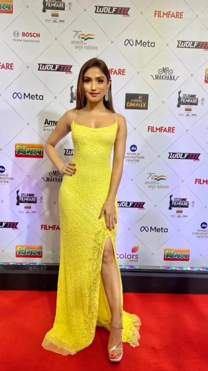 Donal Bisht yellow dress filmfare awards Donal Bisht yellow dress filmfare awards