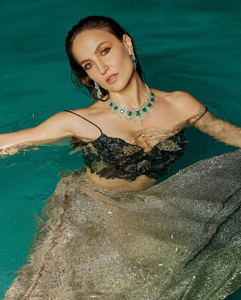 elli avrram cleavage hot photoshoot elli avrram cleavage hot photoshoot