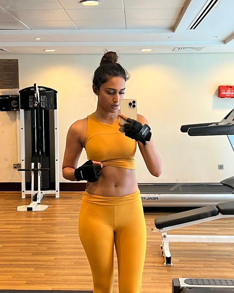 Erica Fernandes abs fit sexy body workout outfit Erica Fernandes abs fit sexy body workout outfit