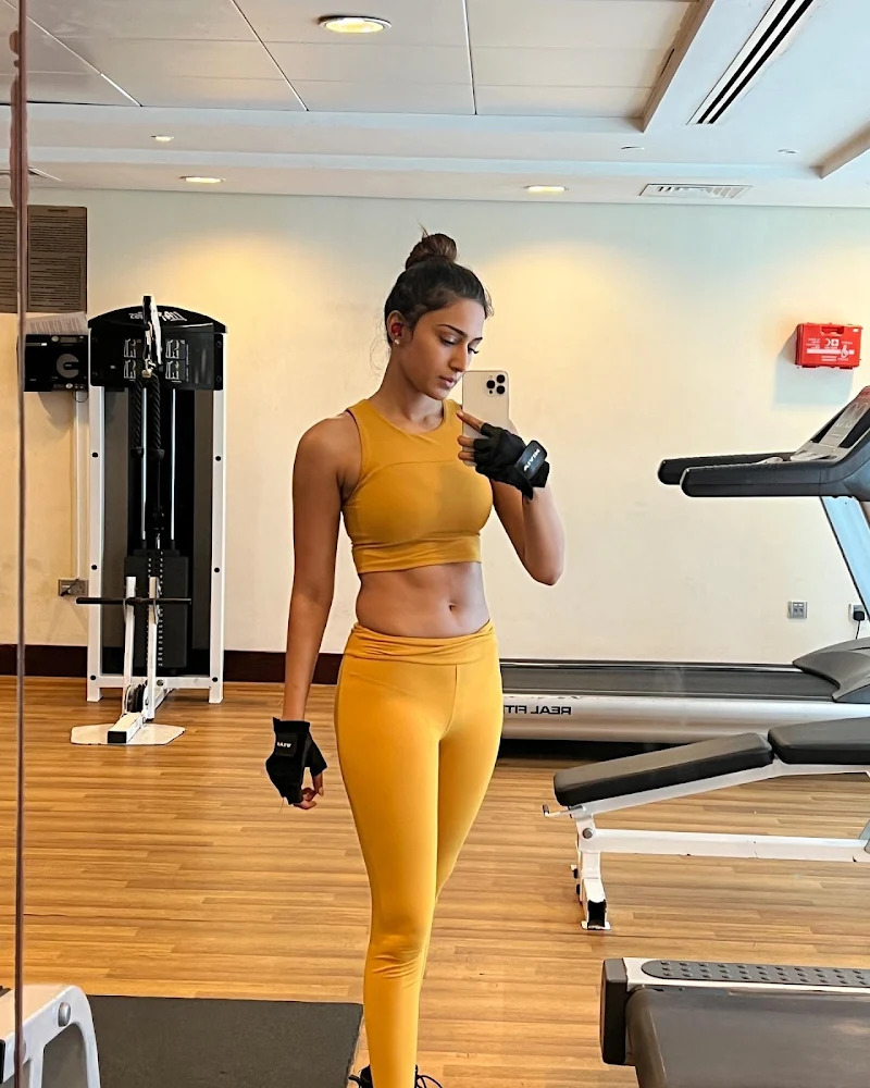 Erica Fernandes abs fit sexy body workout outfit Erica Fernandes abs fit sexy body workout outfit