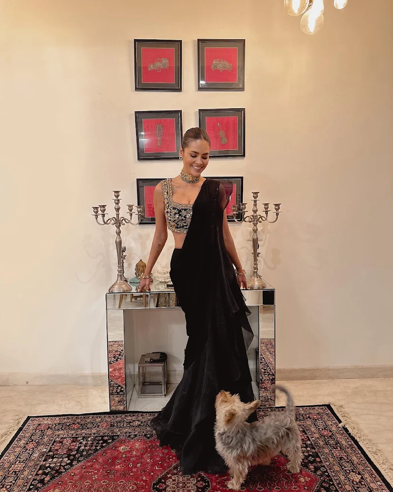 esha gupta black saree cleavage esha gupta black saree cleavage