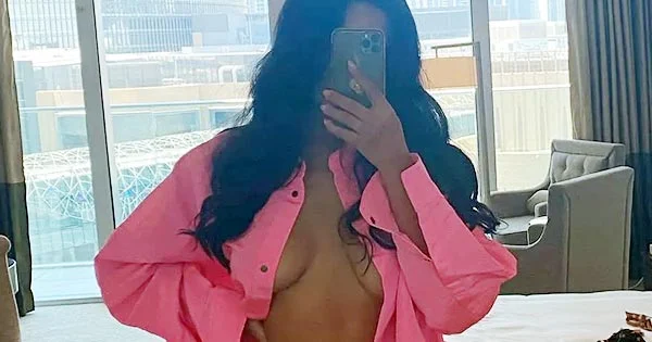 Esha Gupta cleavage sideboob pink shirt selfie Esha Gupta cleavage sideboob pink shirt selfie