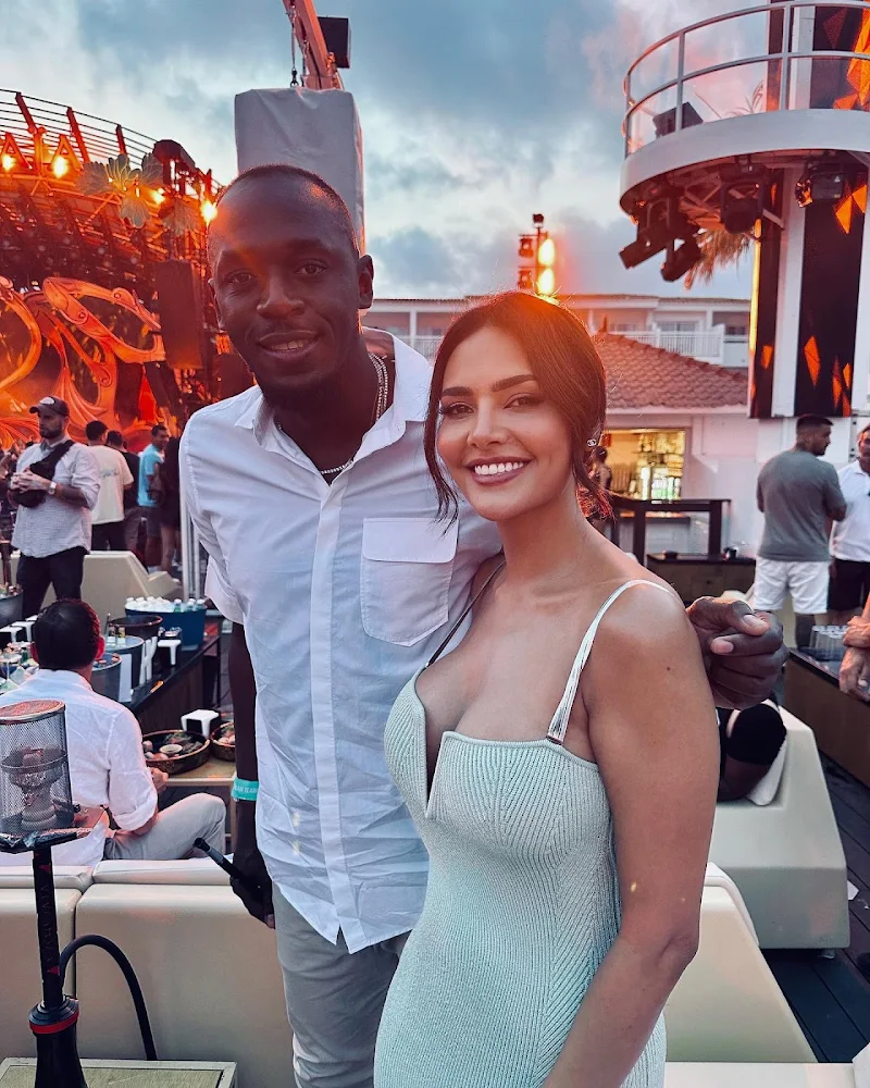 esha gupta cleavage tight dress esha gupta cleavage tight dress