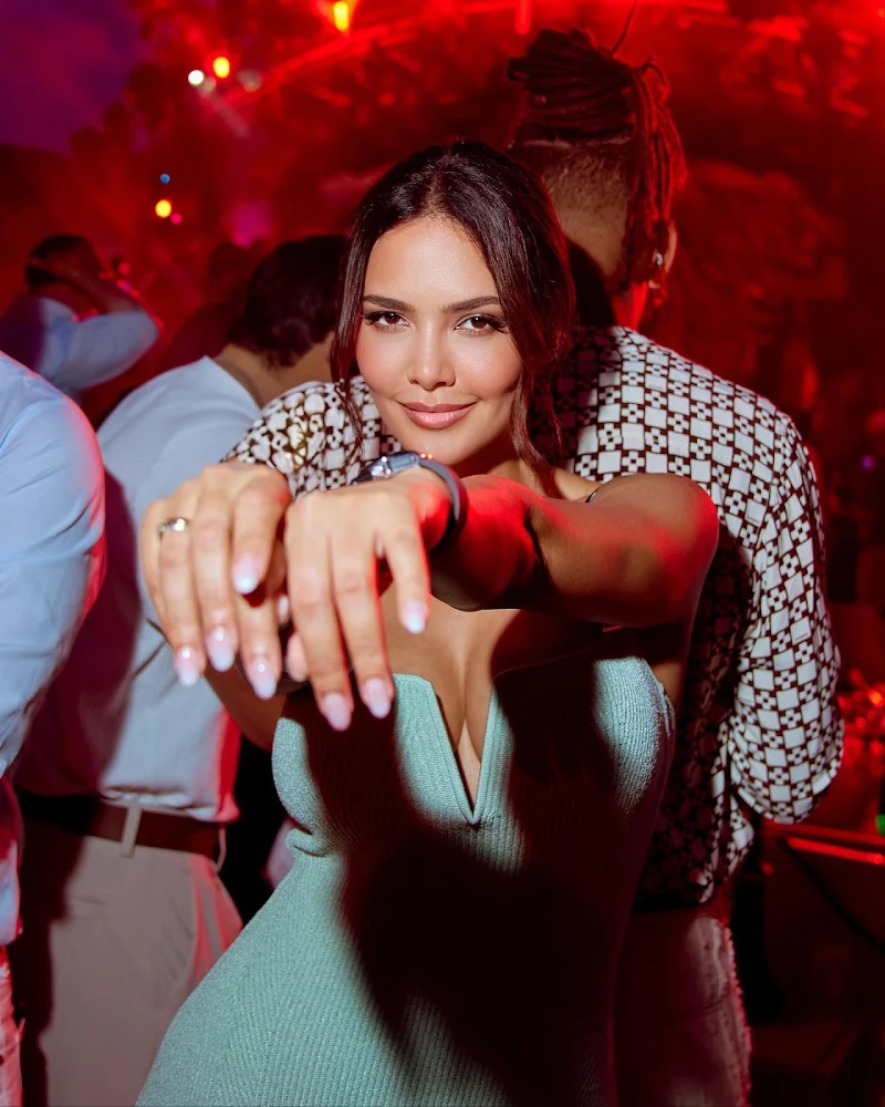 esha gupta cleavage tight dress esha gupta cleavage tight dress