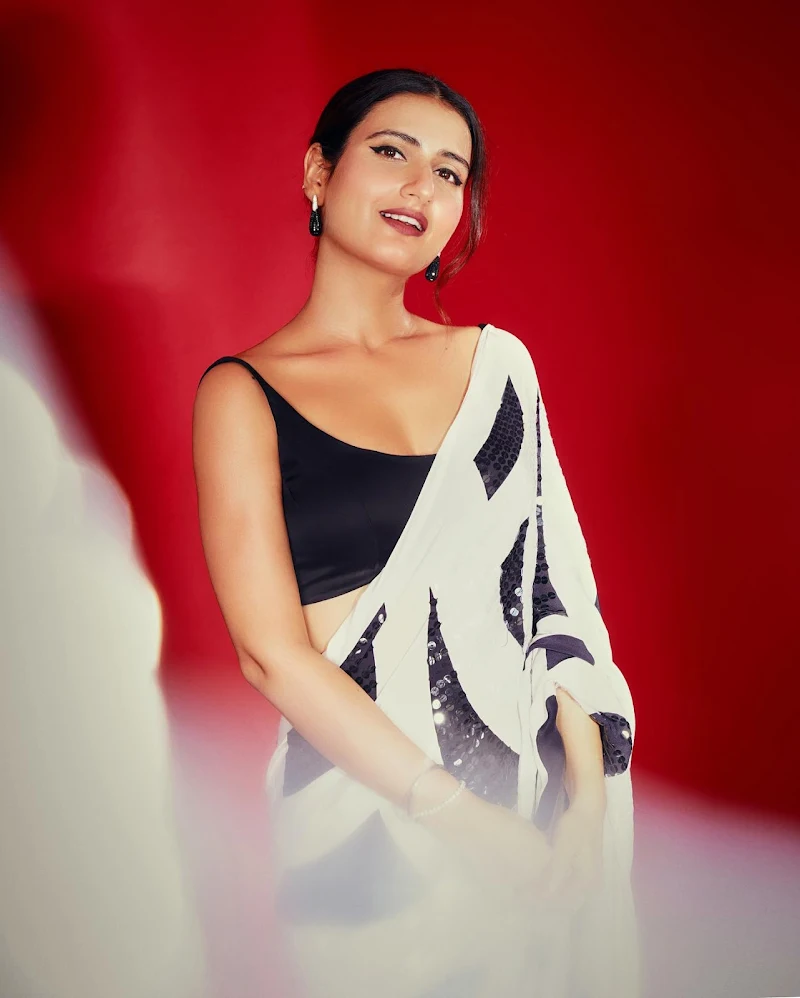 fatima sana shaikh saree backless blouse fatima sana shaikh saree backless blouse