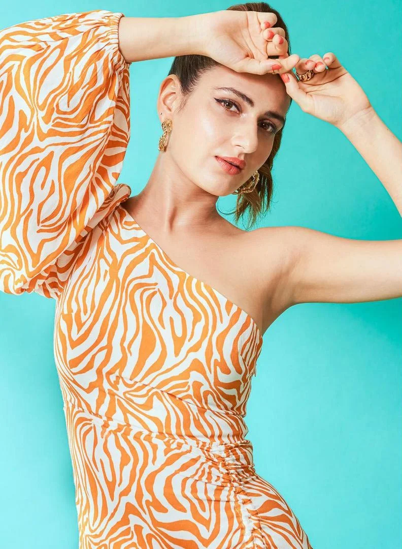 Fatima Sana Shaikh hot short dress