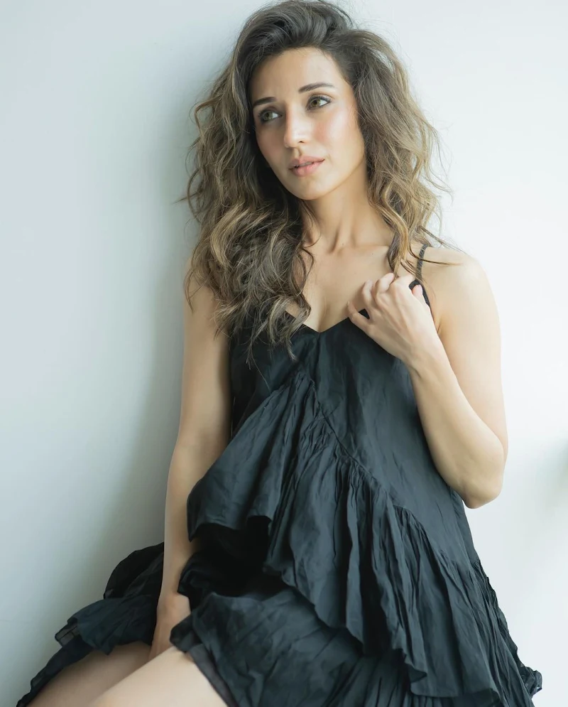 Heli Daruwala short black dress Heli Daruwala short black dress