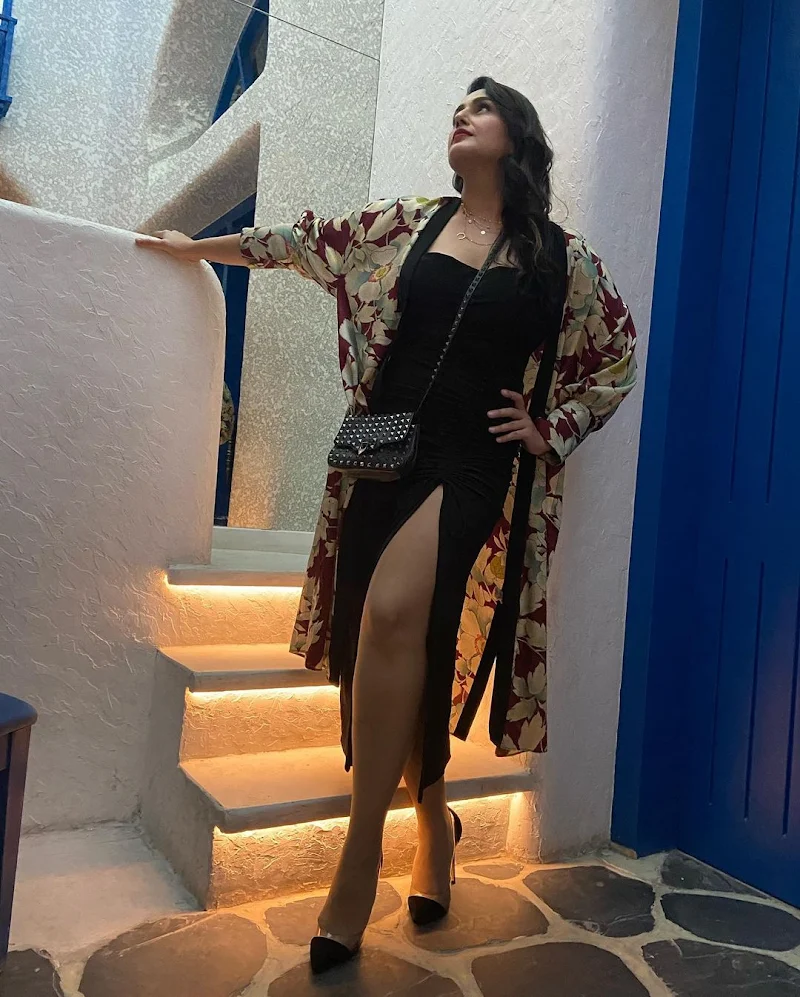 Huma Qureshi sexy thick thighs high slit dress