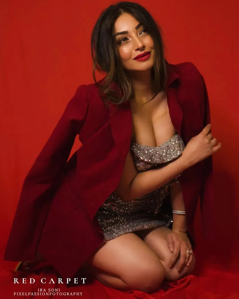 Iira Soni cleavage short dress