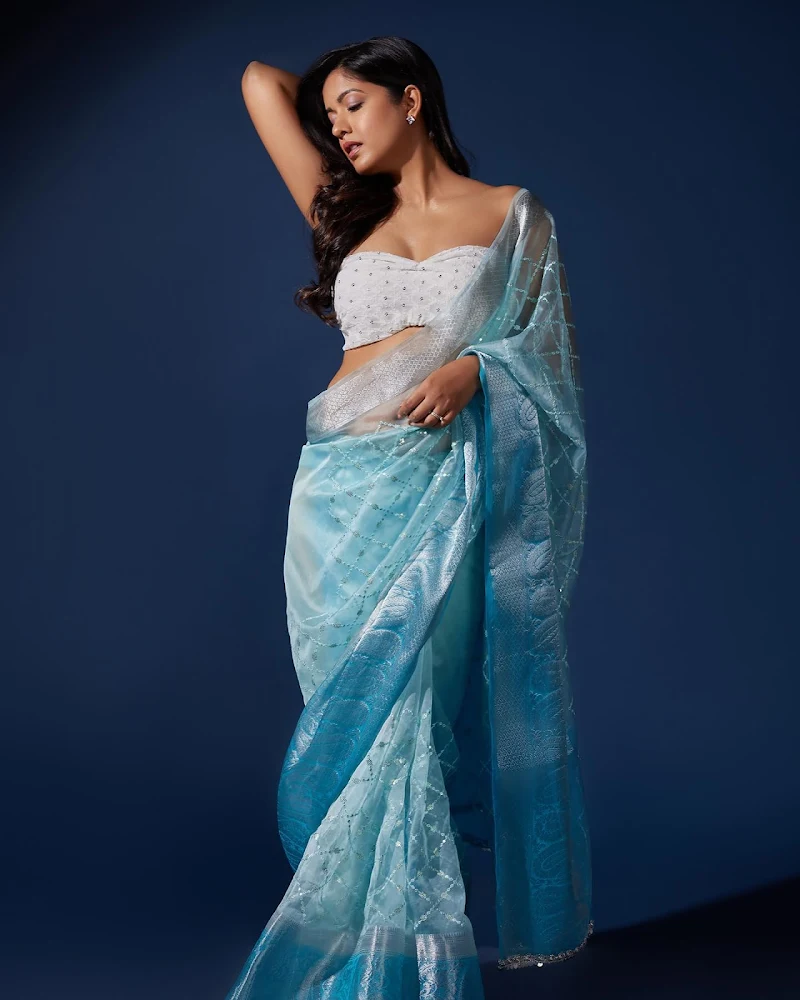 ishita dutta saree cleavage off shoulder blouse