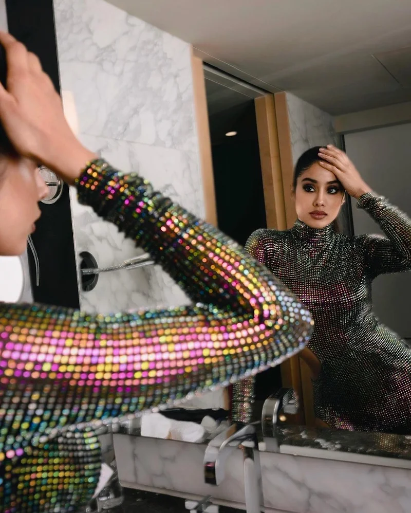 janhvi kapoor curvy body tight dress janhvi kapoor curvy body tight dress