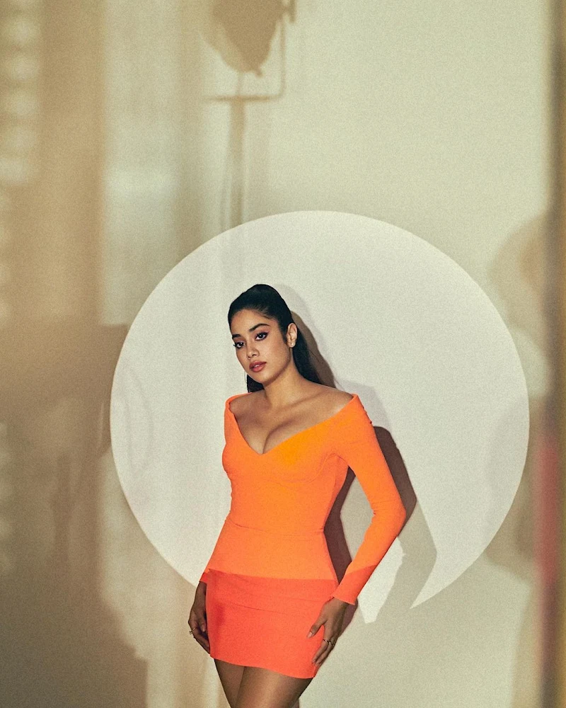 Janhvi Kapoor cleavage curvy orange dress Janhvi Kapoor cleavage curvy orange dress
