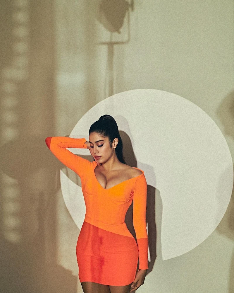 Janhvi Kapoor cleavage curvy orange dress Janhvi Kapoor cleavage curvy orange dress
