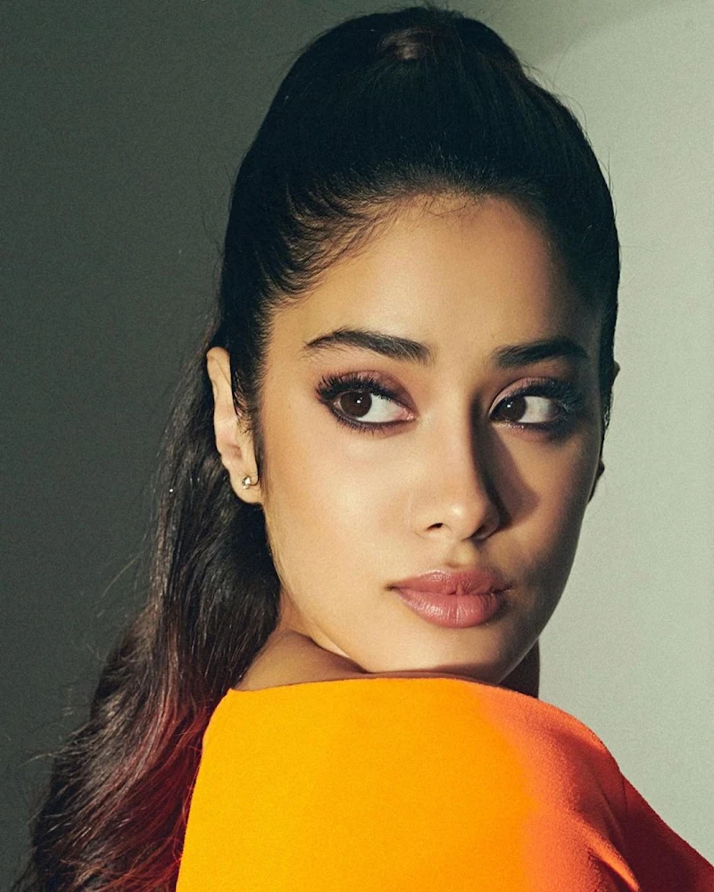 Janhvi Kapoor cleavage curvy orange dress Janhvi Kapoor cleavage curvy orange dress