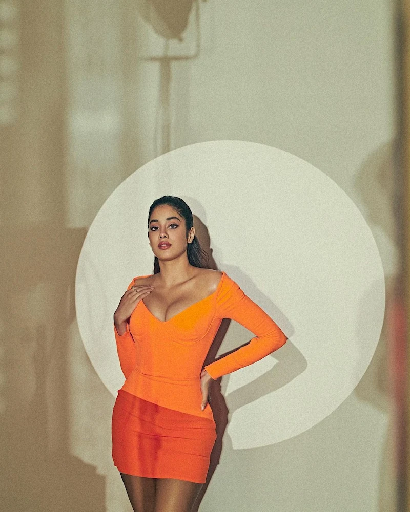 Janhvi Kapoor cleavage curvy orange dress Janhvi Kapoor cleavage curvy orange dress