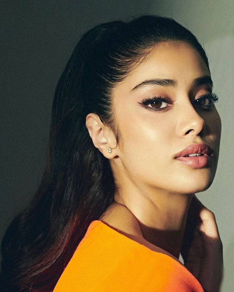 Janhvi Kapoor cleavage curvy orange dress Janhvi Kapoor cleavage curvy orange dress