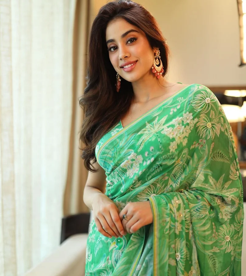 Janhvi Kapoor saree curvy hot actress Janhvi Kapoor saree curvy hot actress