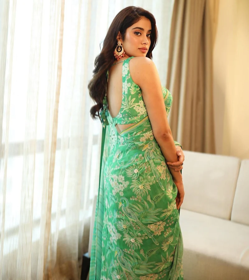 Janhvi Kapoor saree curvy hot actress Janhvi Kapoor saree curvy hot actress